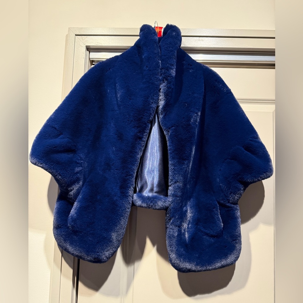 PrettyRugged Blue Faux Fur Capelet Jacket - reversible - one size - NWOT